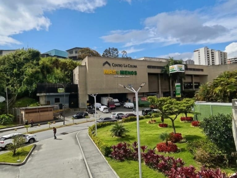 Local comercial en centro comercial La Colina. Urbanización Las Minas, San Antonio de Los Altos