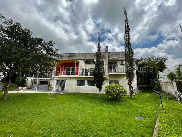 Casa en venta de 6 hab. y 897 m² en La Lagunita Country Club, Caracas