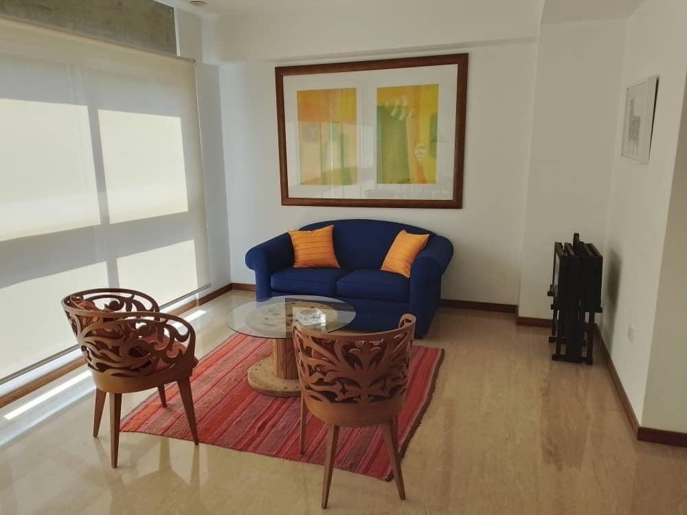 Apartamento en alquiler de 2 hab. y 117 m² en Las Mercedes, Caracas