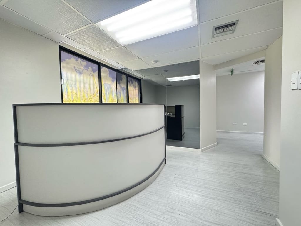 Oficina en alquiler de 225 m² en El Rosal, Caracas · Ref. CV6620
