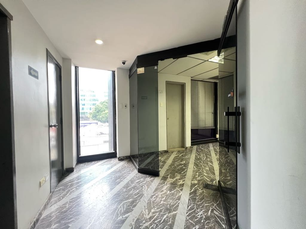 Oficina en alquiler de 333 m² en Chacao, Caracas · Ref. CV6630