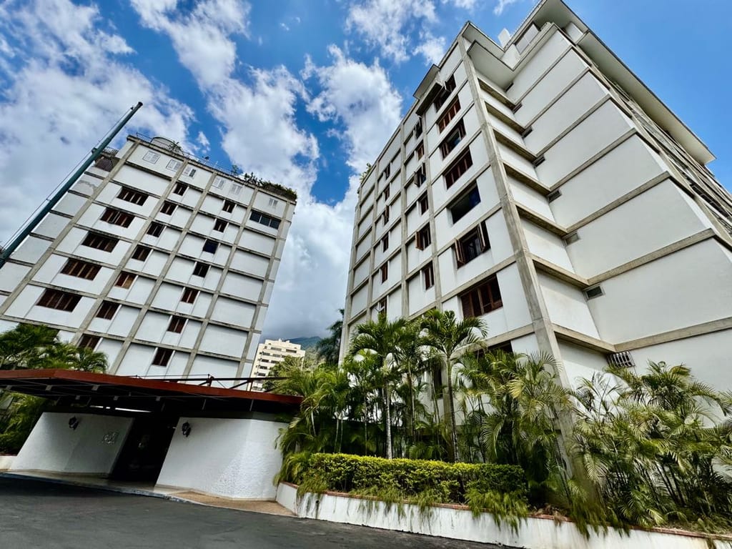 Apartamento en venta de 7 hab. y 1.359 m² en La Castellana, Caracas