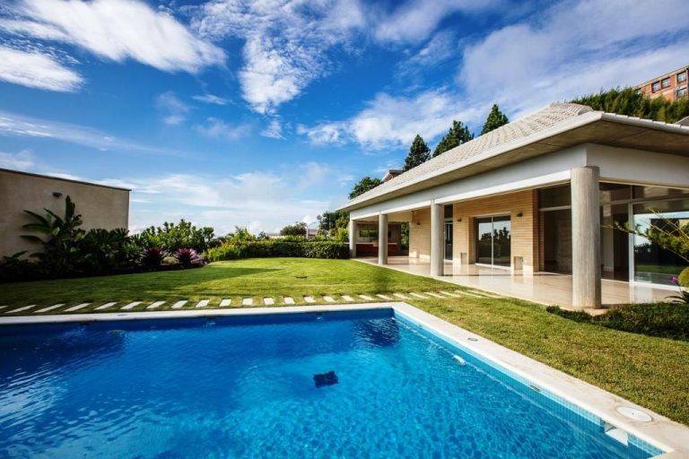 Casa en venta de 4 hab. y 734 m² en La Lagunita Country Club, Caracas