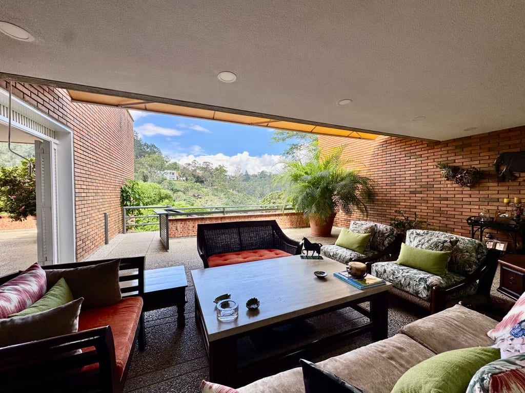 Apartamento en venta de 6 hab. y 620 m² en La Lagunita, Caracas