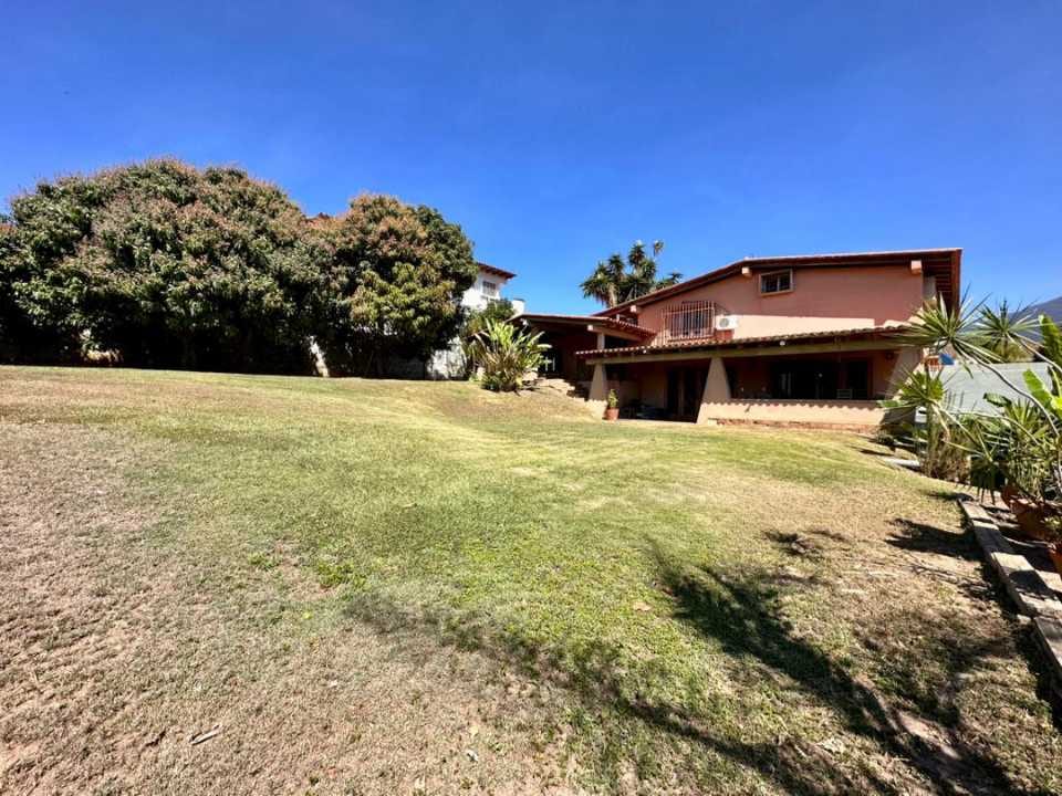 Casa en venta de 4 hab. y 580 m² en Lomas del Mirador, Caracas