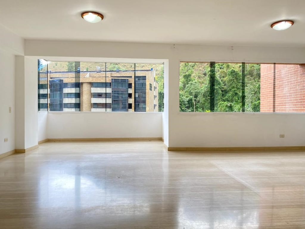 Apartamento en venta de 220 m² en Lomas de La Lagunita, Caracas