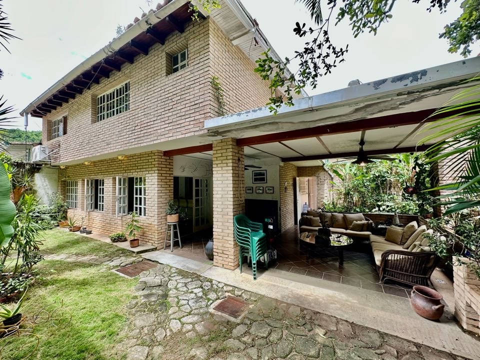 Casa en venta de 5 hab. y 500 m² en Santa Sofía, Caracas