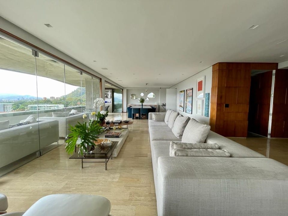 Apartamento en venta de 4 hab. y 512 m² en Altamira, Caracas
