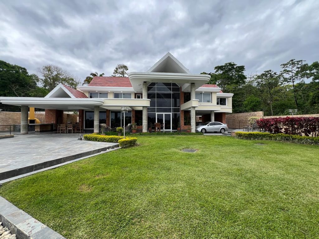 Casa en venta de 6 hab. y 800 m² en La Lagunita, Caracas · Ref. CV6681