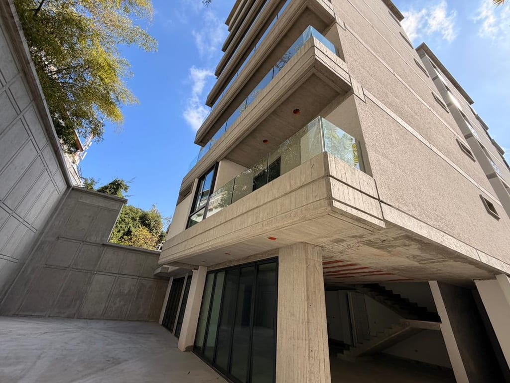 Apartamento en venta de 3 hab. y 244 m² en Los Naranjos (Las Mercedes), Caracas · Ref. CV6688