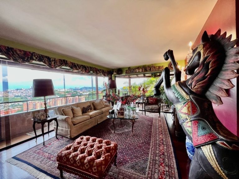 Apartamento de 410 m² con 5 habitaciones en La Tahona, Caracas