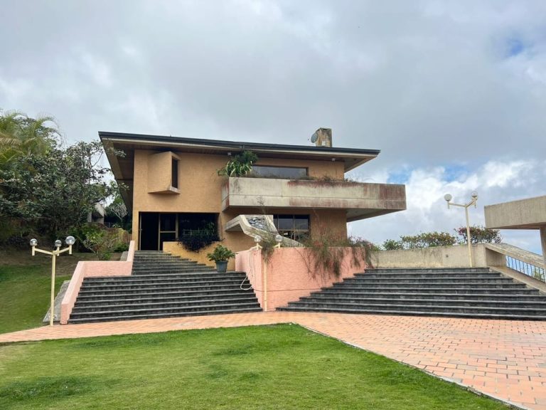Casa en venta de 4 hab. y 650 m² en Oripoto, Caracas