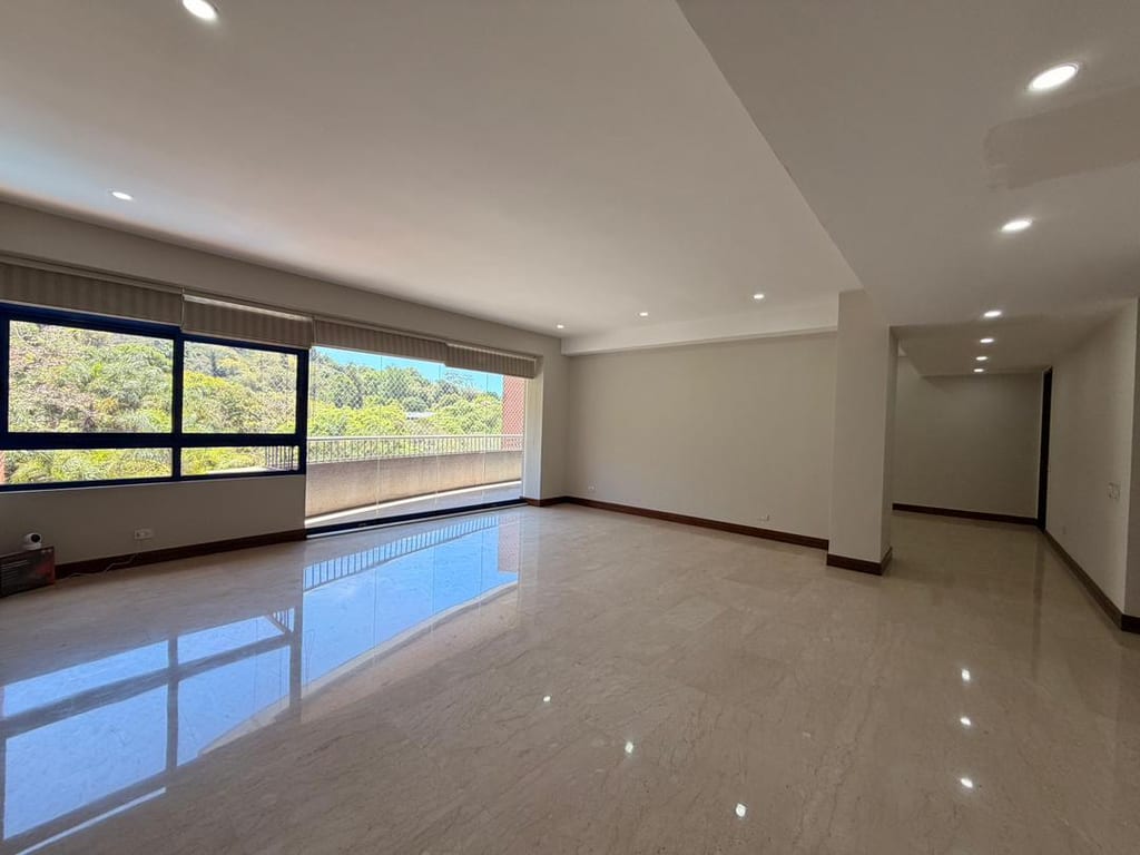 Apartamento en alquiler de 4 hab. y 331 m² en La Lagunita, Caracas · Ref. CV6749