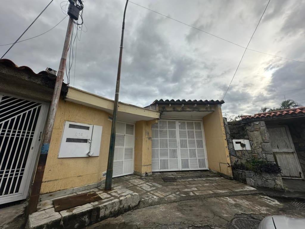 Casa en venta de 8 hab. y 500 m² en Guatire, Guatire
