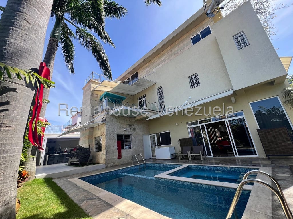 Casa en venta de 5 hab. y 700 m² en Santa Paula, Caracas