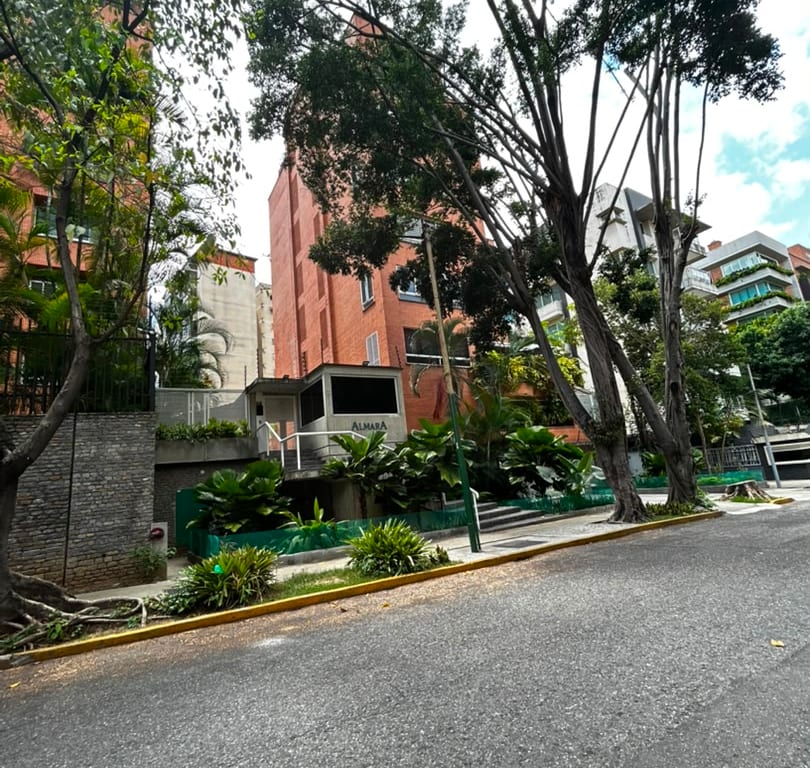 Apartamento en venta de 3 hab. y 153 m² en Campo Alegre, Caracas