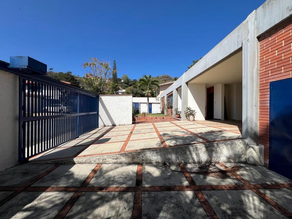 Casa en venta de 4 hab. y 450 m² en Colinas de Tamanaco, Caracas