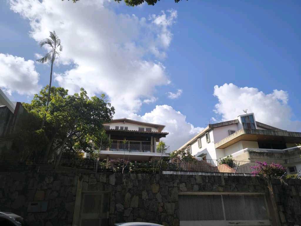 Casa en venta de 4 hab. y 550 m² en Cumbres de Curumo, Caracas