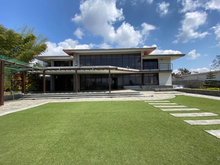 Casa en venta de 4 hab. y 1.135 m² en Los Guayabitos, Caracas