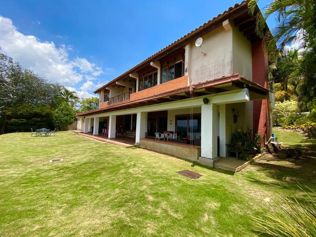 Casa en venta de 4 hab. y 650 m² en La Lagunita, Caracas