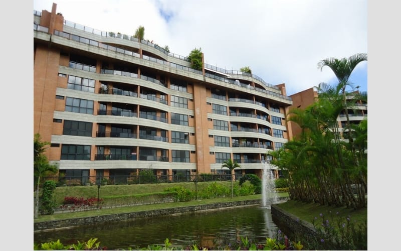 Apartamento en venta de 5 hab. y 206 m² en La Lagunita, Caracas