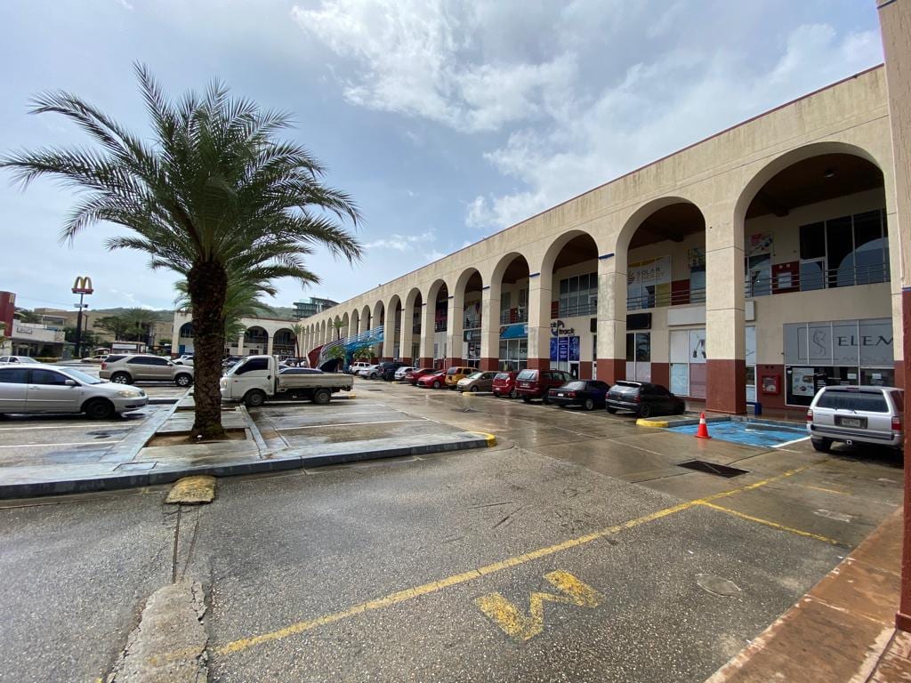 Local comercial en Los Robles, Margarita (sureste)