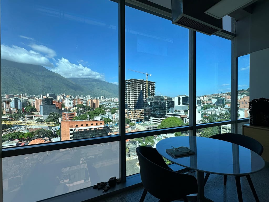 Oficina en venta de 531 m² en Las Mercedes, Caracas