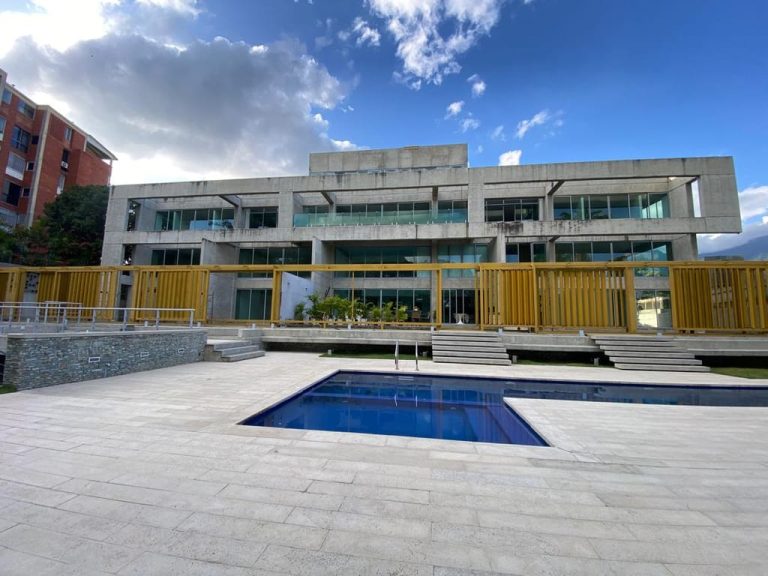 Apartamento con 2 habitaciones y 2 baños en Chulavista, Caracas