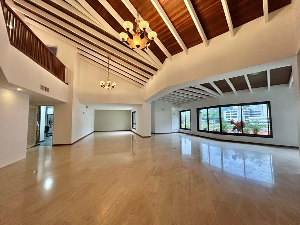 Apartamento en alquiler de 3 hab. y 400 m² en Altamira, Caracas