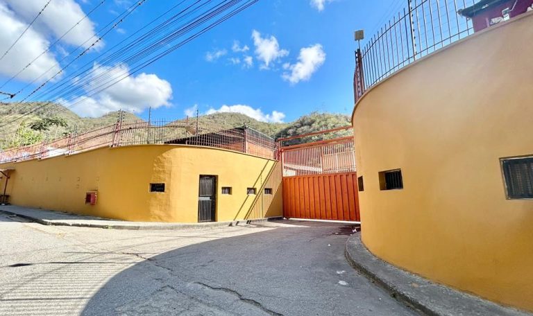 Galpón en alquiler de 2.305 m² en Guarenas, Guarenas