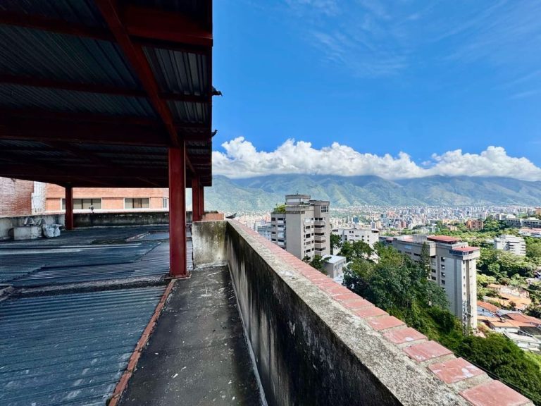 Apartamento de 576 m² en Colinas de Bello Monte, Caracas