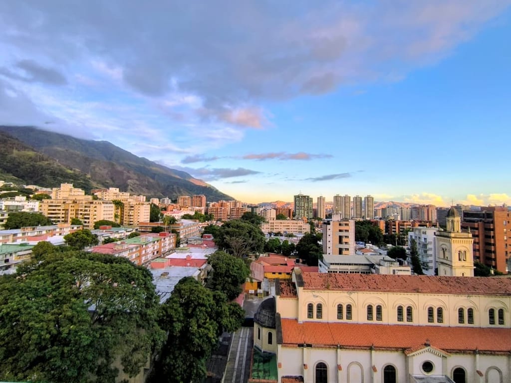 Apartamento en alquiler de 3 hab. y 189 m² en Santa Eduvigis, Caracas