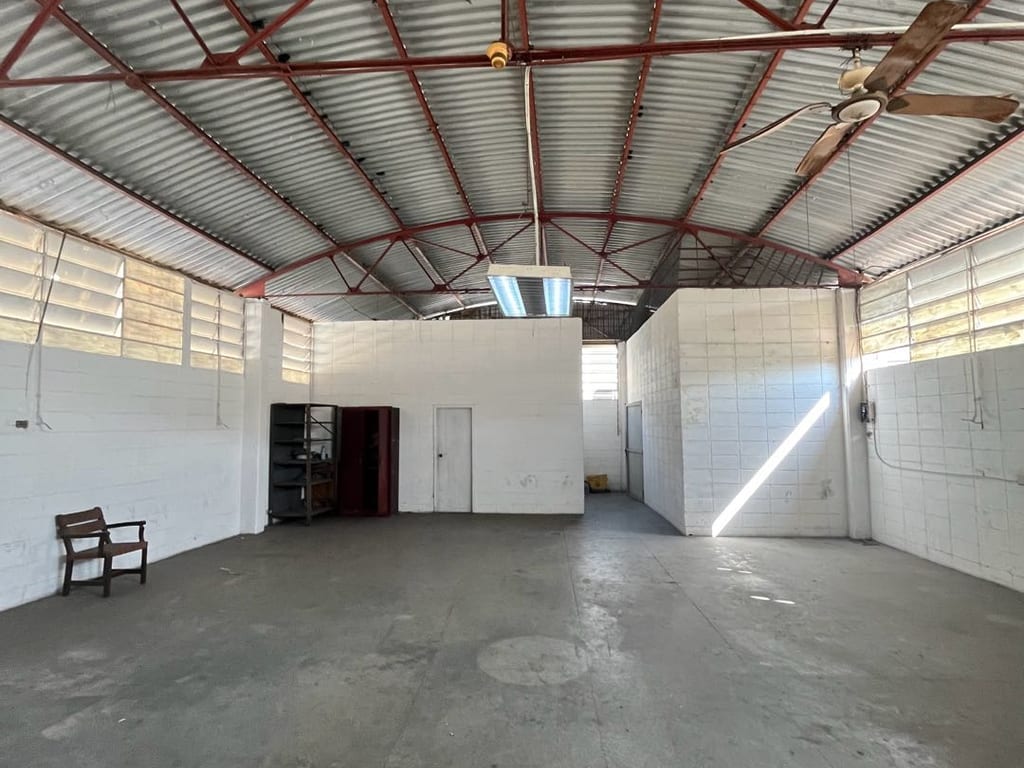 Galpón en venta de 2.456 m² en Los Ruices, Caracas