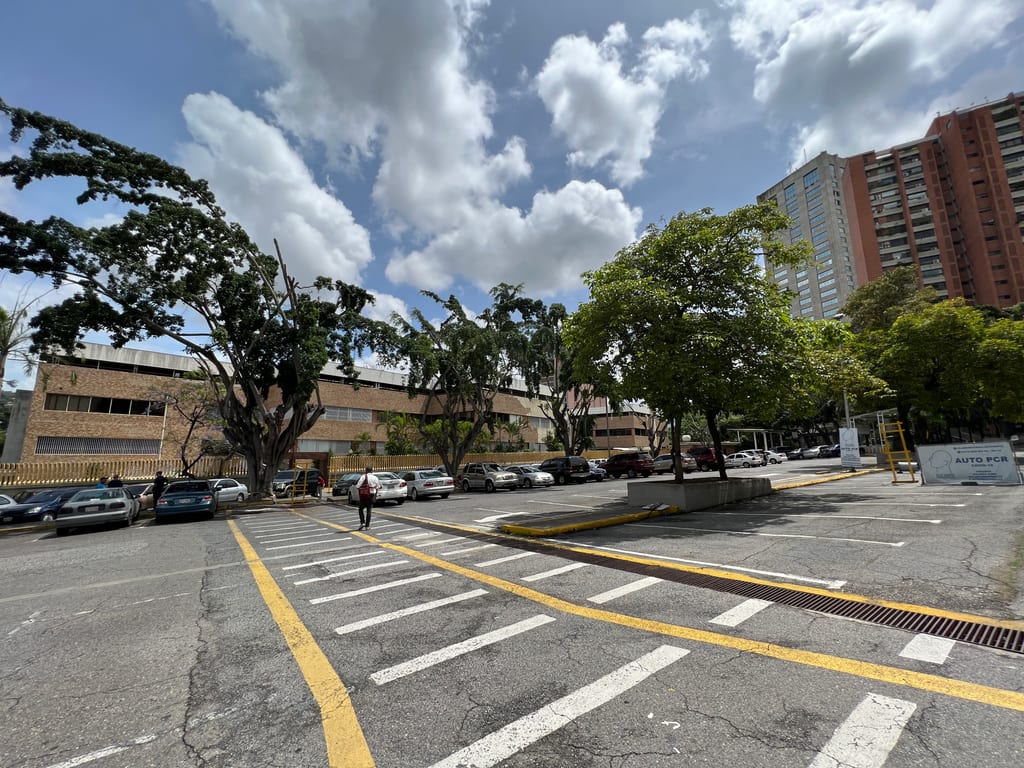 Local comercial en venta de 2.716 m² en Parque Humboldt, Caracas