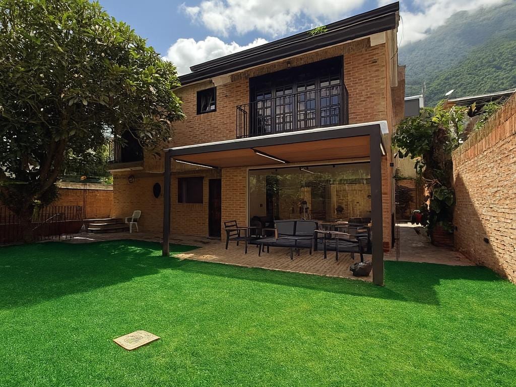 Casa en venta de 5 hab. y 450 m² en Los Palos Grandes, Caracas
