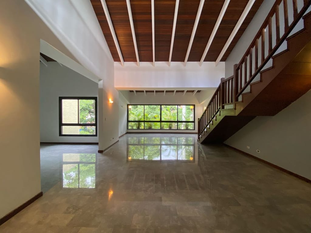 Apartamento en alquiler de 4 hab. y 400 m² en Altamira, Caracas