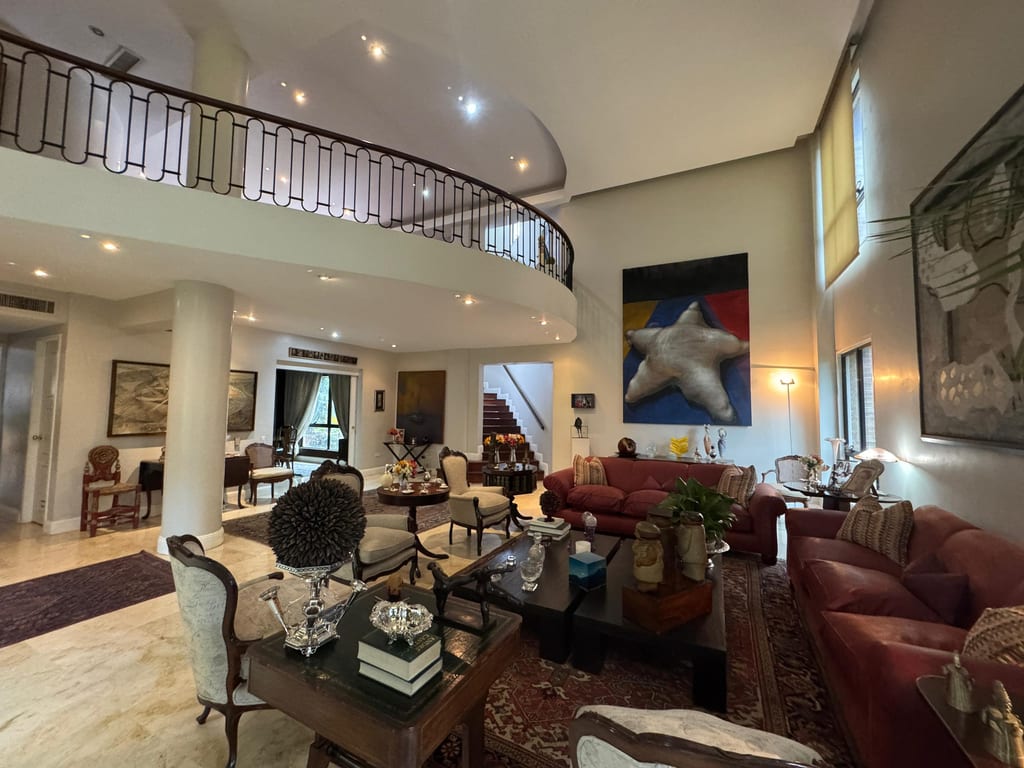 Casa en venta de 7 hab. y 769 m² en El Bosque, Caracas