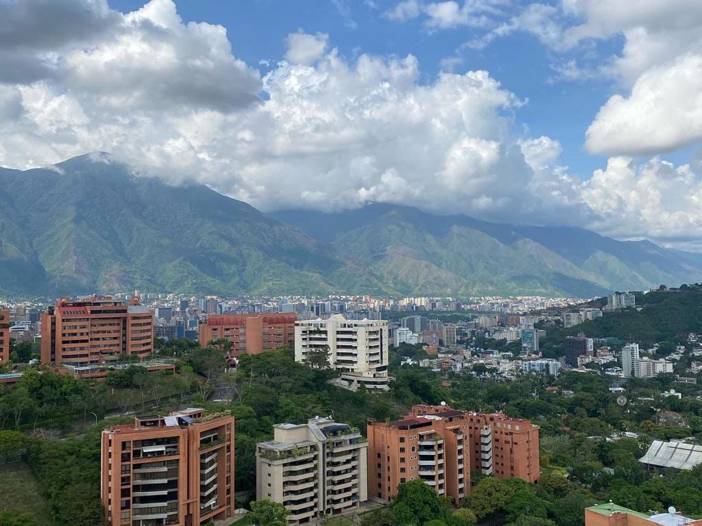 Apartamento en venta de 4 hab. y 310 m² en Colinas de Valle Arriba, Caracas