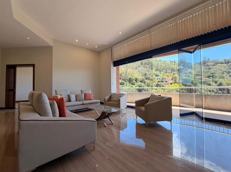 Apartamento en alquiler de 4 hab. y 380 m² en La Lagunita, Caracas · Ref. CV6851