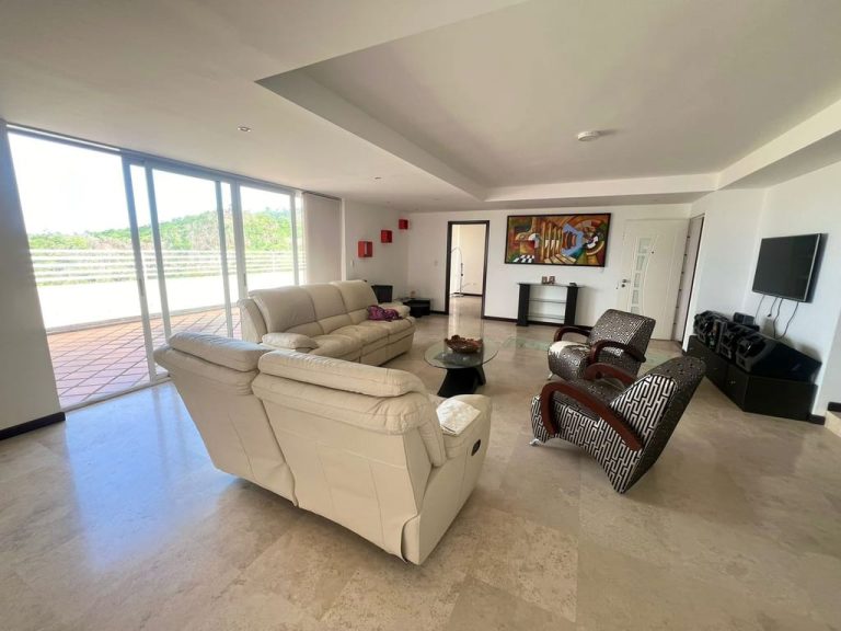 Apartamento en venta de 2 hab. y 180 m² en Los Naranjos (del Cafetal), Caracas