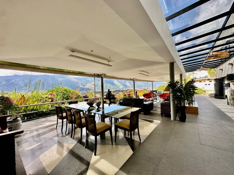 Casa en venta de 9 hab. y 1.200 m² en Cerro Verde, Caracas · Ref. CV6859