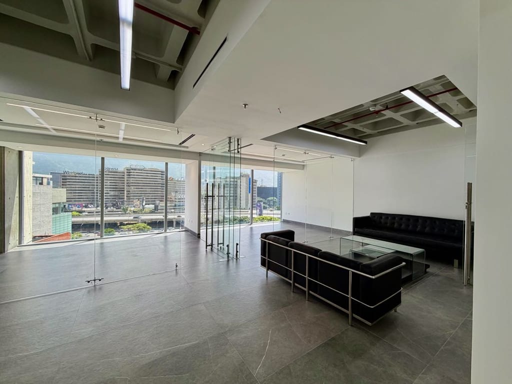 Oficina en venta de 188 m² en Las Mercedes, Caracas
