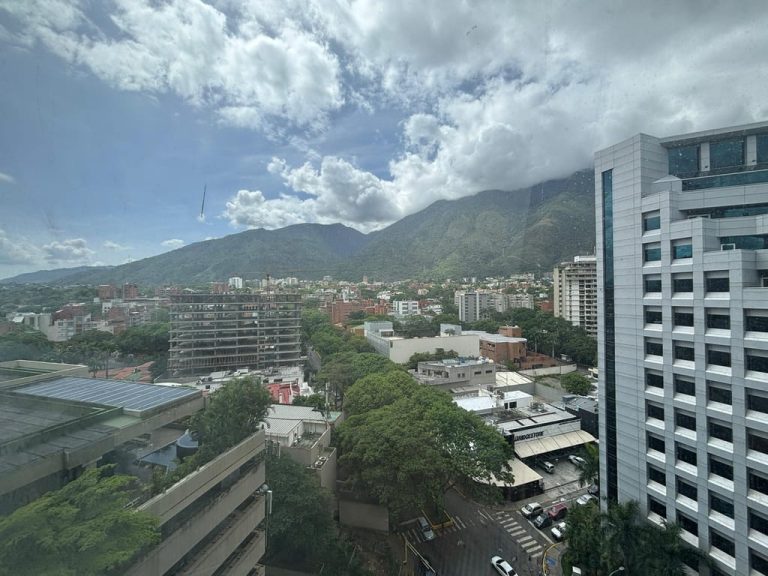 Oficina en alquiler de 1.193 m² en La Castellana, Caracas · Ref. CV6864
