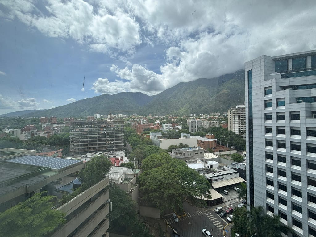 Oficina en alquiler de 1.193 m² en La Castellana, Caracas · Ref. CV6864