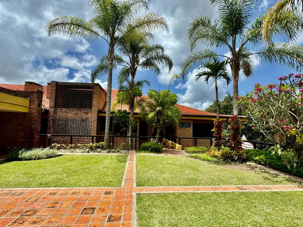 Apartamento en venta de 6 hab. y 600 m² en Oripoto, Caracas