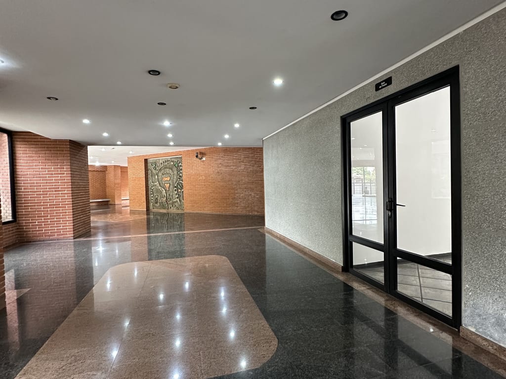 Apartamento en alquiler de 4 hab. y 153 m² en Campo Alegre, Caracas