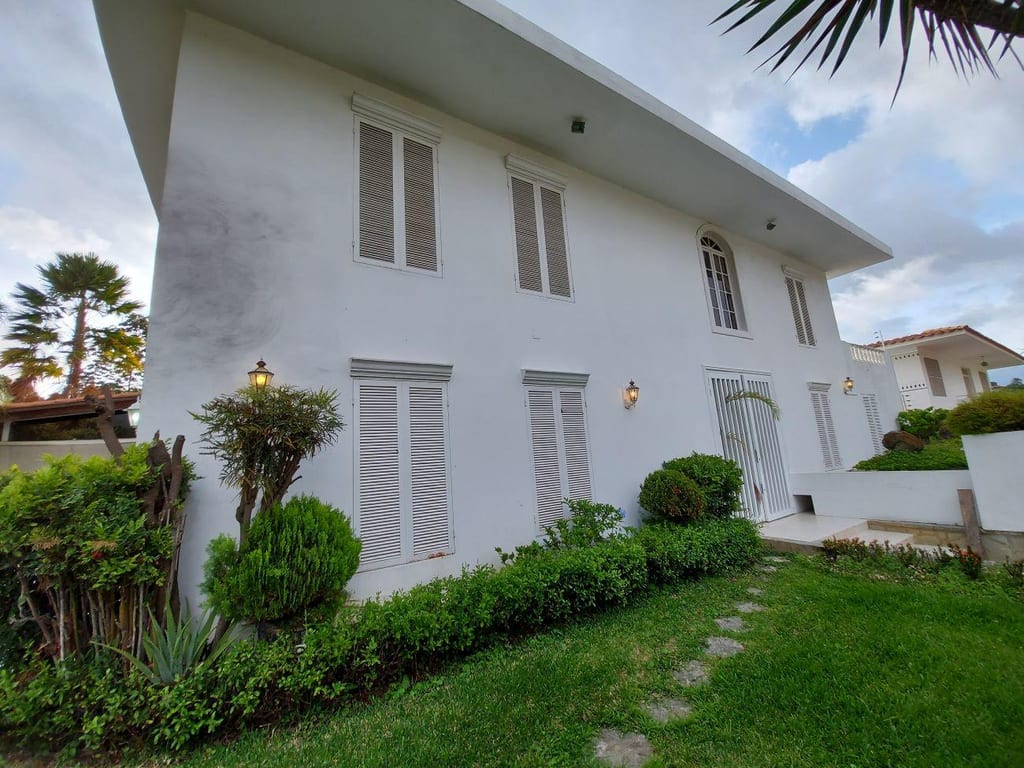 Casa en venta de 5 hab. y 820 m² en Sorocaima, Caracas