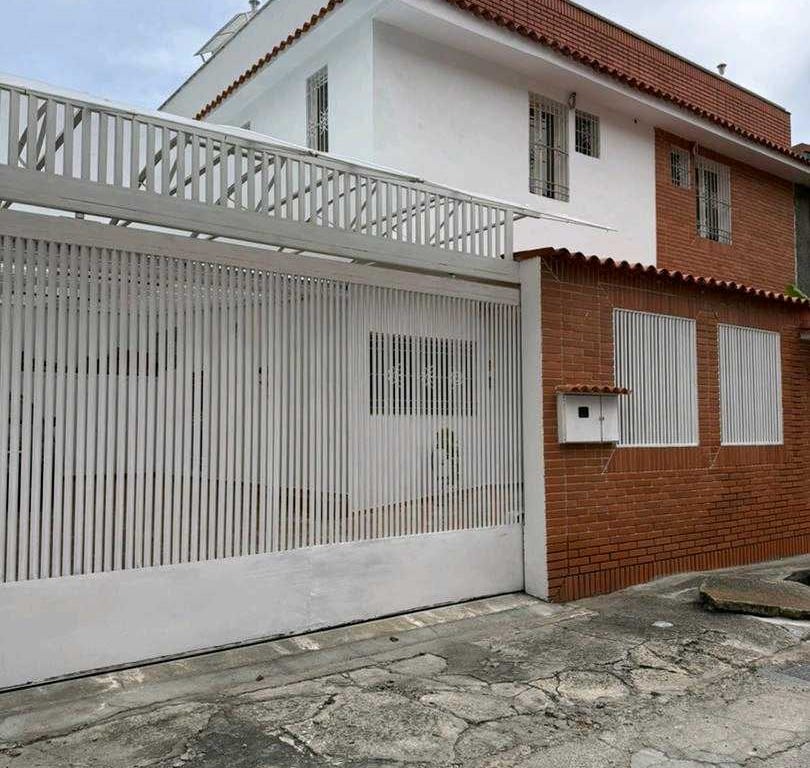 Casa en venta de 3 hab. y 250 m² en La Trinidad, Caracas