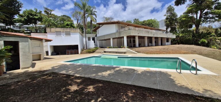 VENTA CASA EN CALLE PRIVADA – VALLE ARRIBA