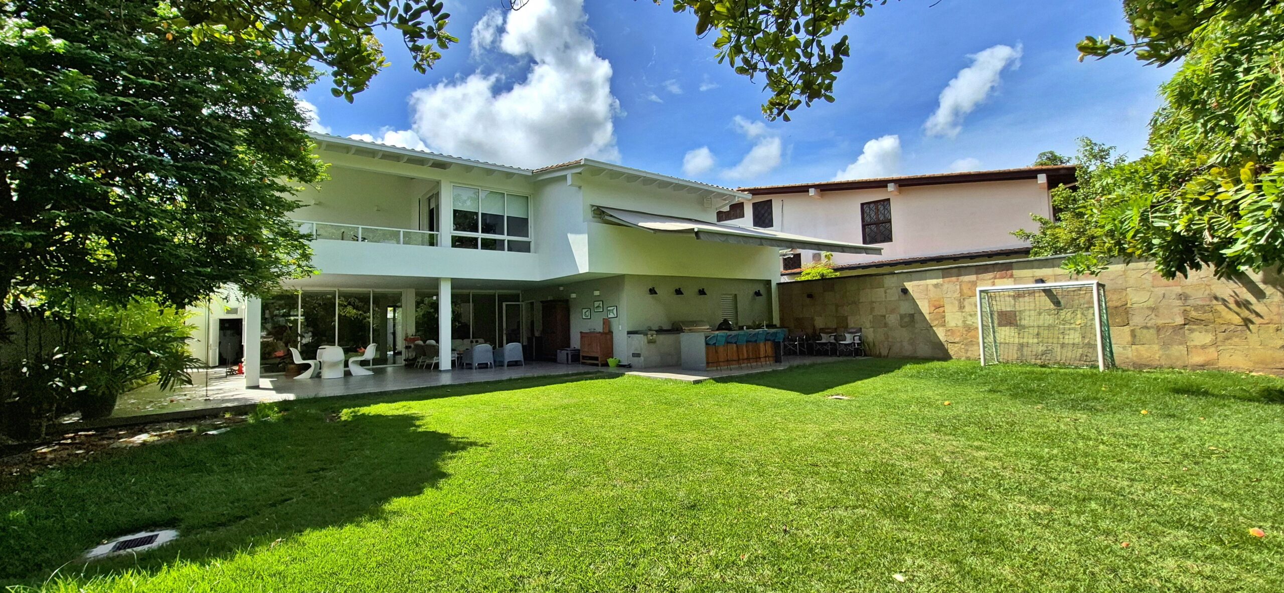 CAURIMARE, VENTA CASA TOTALMENTE REMODELADA